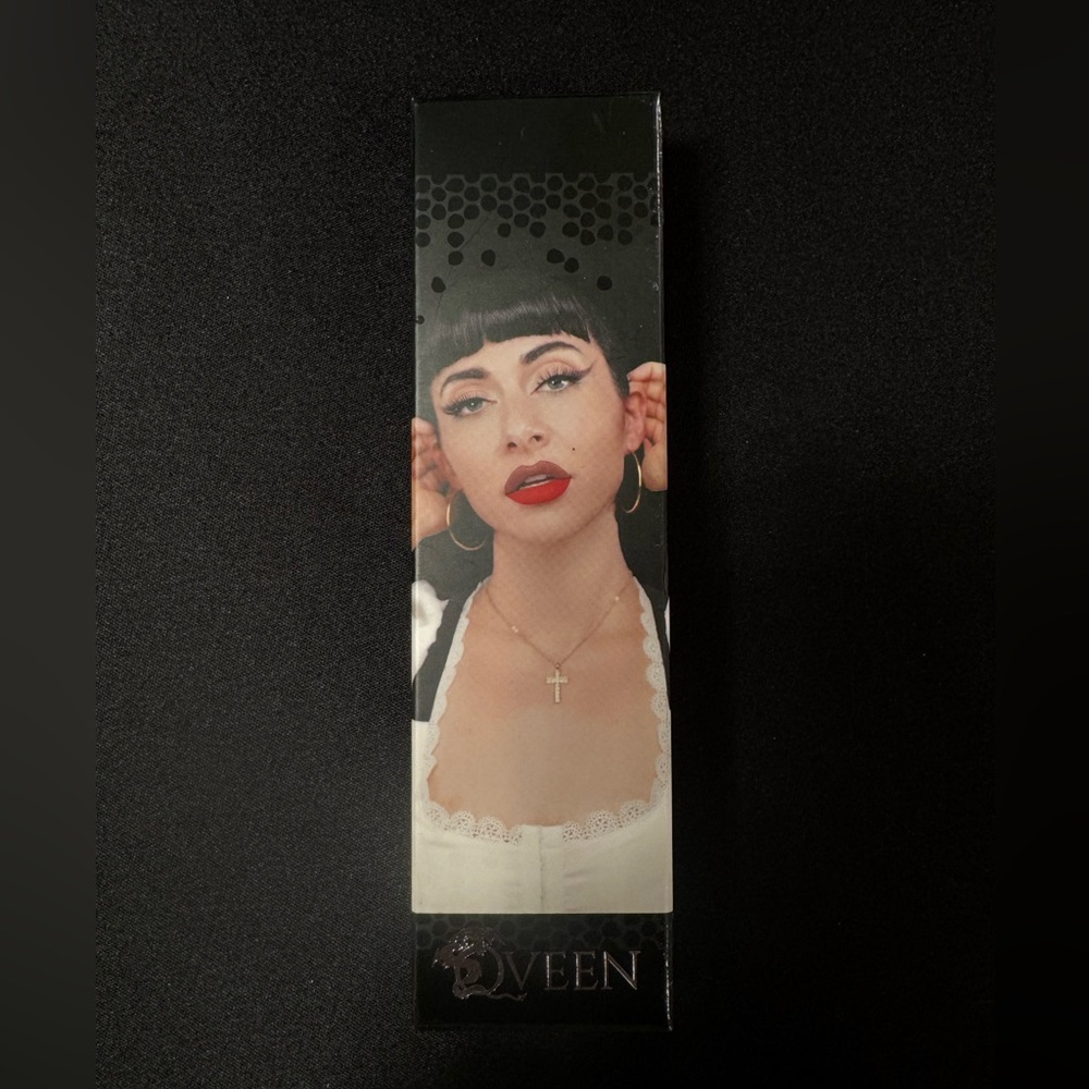 Qveen Partners in Crime lip liner duo